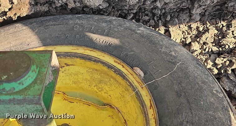 image for item DT6962 John Deere field cultivator