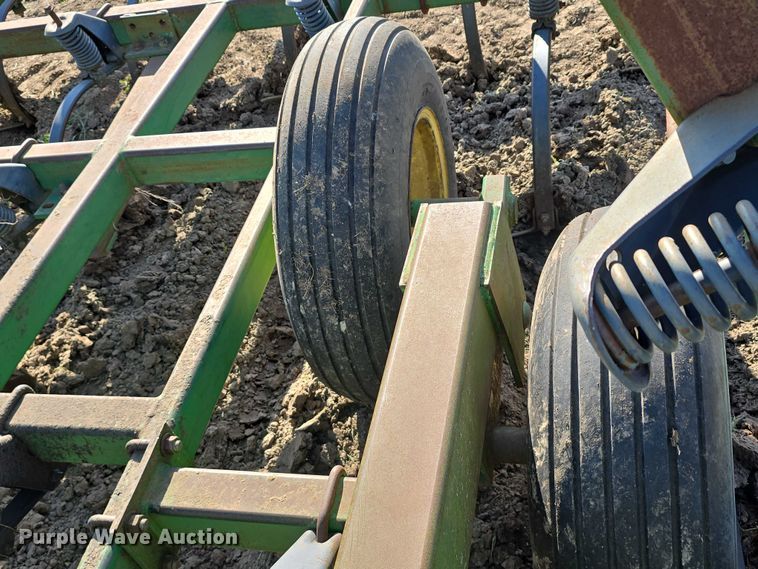 image for item DT6962 John Deere field cultivator