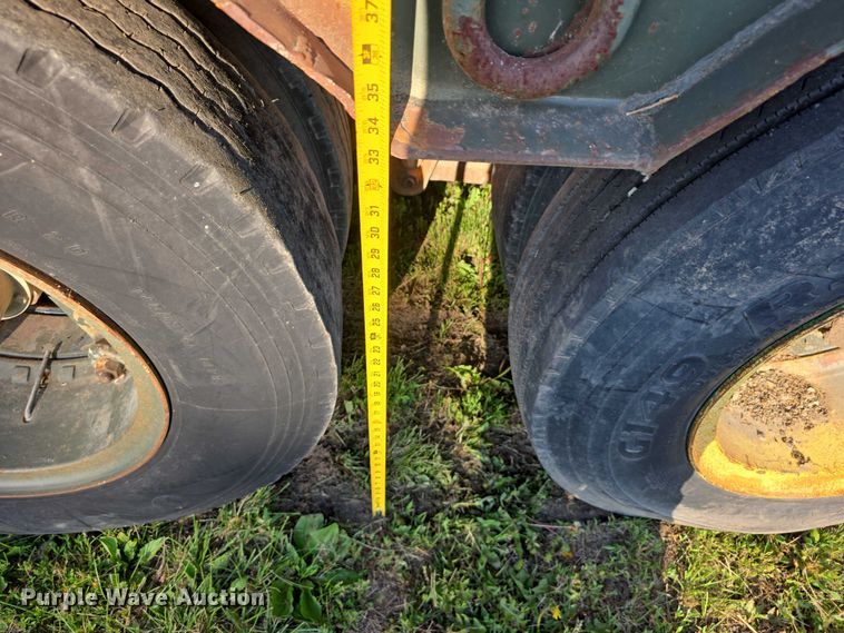 image for item DT6964 1980 Vulcan Mfg Trailers LB20 drop deck trailer