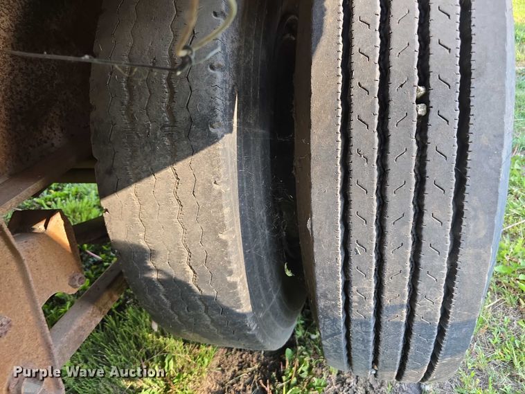 image for item DT6964 1980 Vulcan Mfg Trailers LB20 drop deck trailer