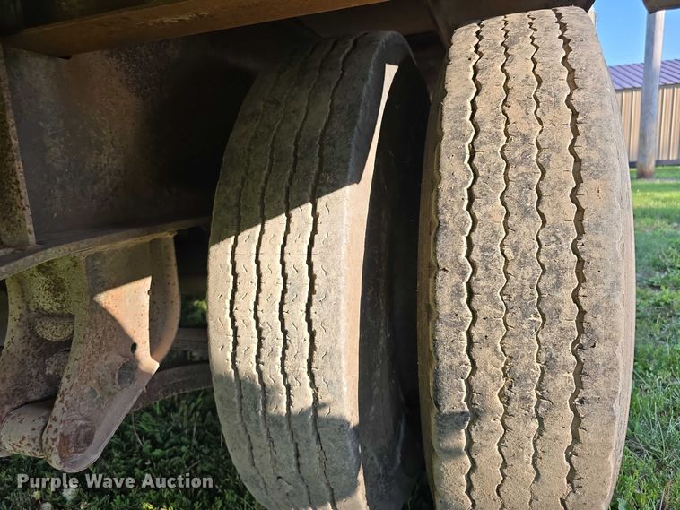 image for item DT6964 1980 Vulcan Mfg Trailers LB20 drop deck trailer