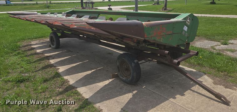 image for item DU7795 Massey Ferguson 1183 corn head