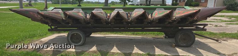 image for item DU7795 Massey Ferguson 1183 corn head