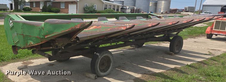 image for item DU7795 Massey Ferguson 1183 corn head