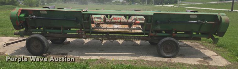 image for item DU7795 Massey Ferguson 1183 corn head