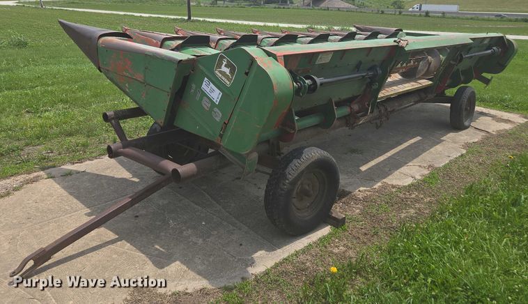 image for item DU7795 Massey Ferguson 1183 corn head