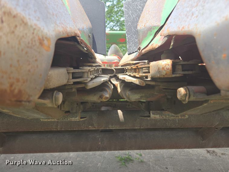 image for item DU7795 Massey Ferguson 1183 corn head