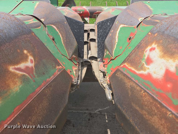 image for item DU7795 Massey Ferguson 1183 corn head