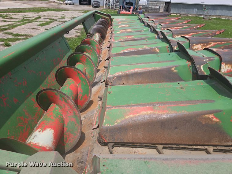 image for item DU7795 Massey Ferguson 1183 corn head