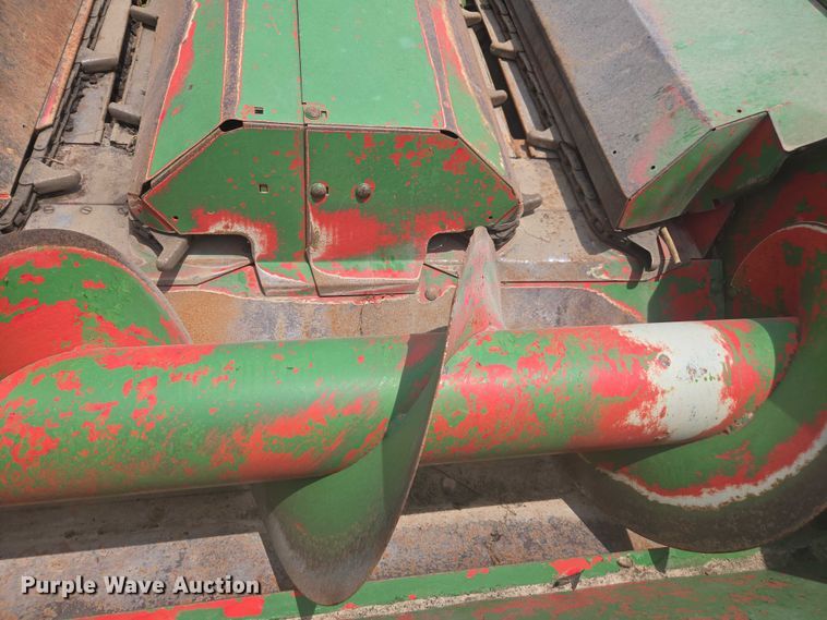 image for item DU7795 Massey Ferguson 1183 corn head