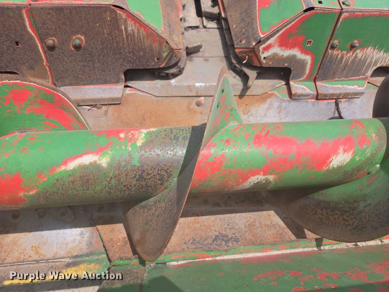 image for item DU7795 Massey Ferguson 1183 corn head