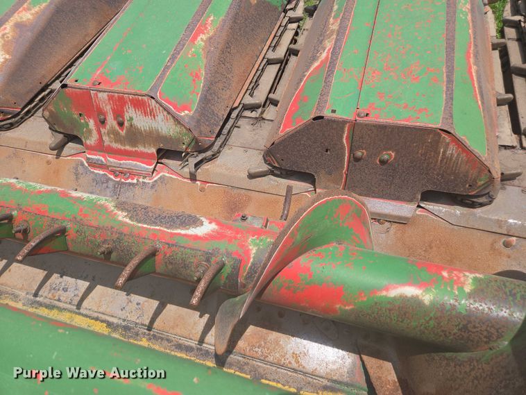 image for item DU7795 Massey Ferguson 1183 corn head