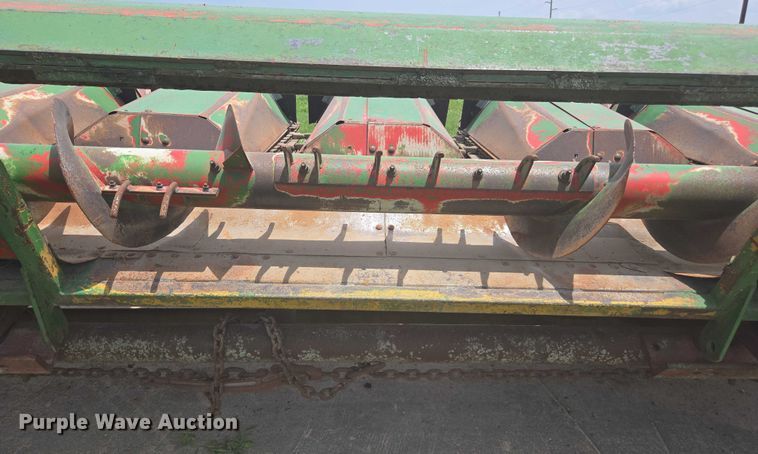 image for item DU7795 Massey Ferguson 1183 corn head