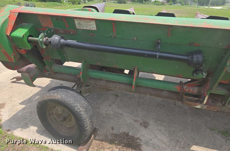 image for item DU7795 Massey Ferguson 1183 corn head