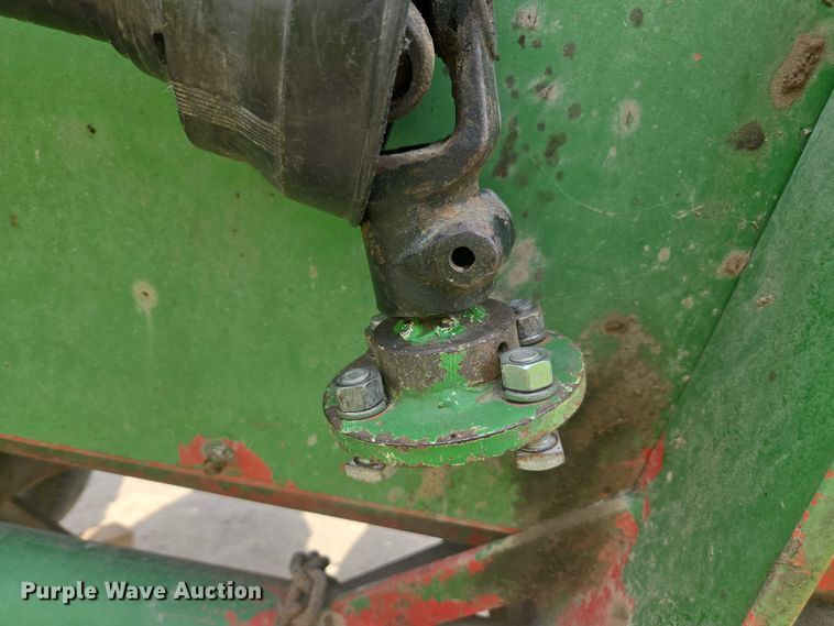image for item DU7795 Massey Ferguson 1183 corn head