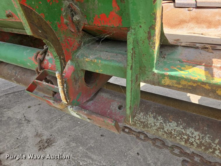 image for item DU7795 Massey Ferguson 1183 corn head