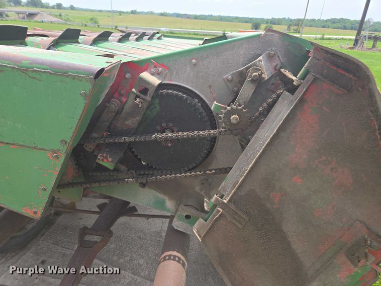 image for item DU7795 Massey Ferguson 1183 corn head