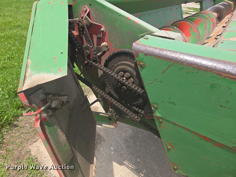 image for item DU7795 Massey Ferguson 1183 corn head