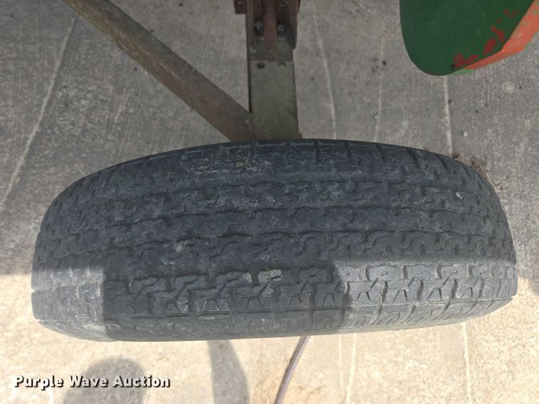 image for item DU7795 Massey Ferguson 1183 corn head