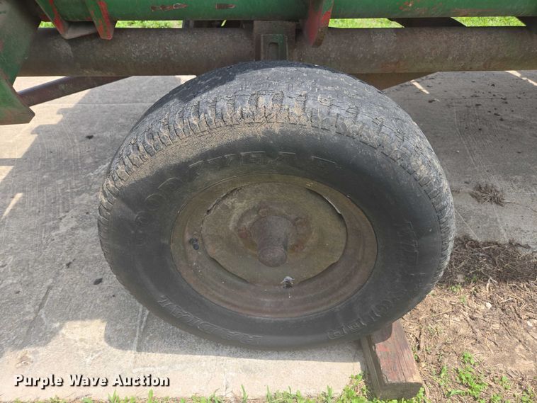 image for item DU7795 Massey Ferguson 1183 corn head