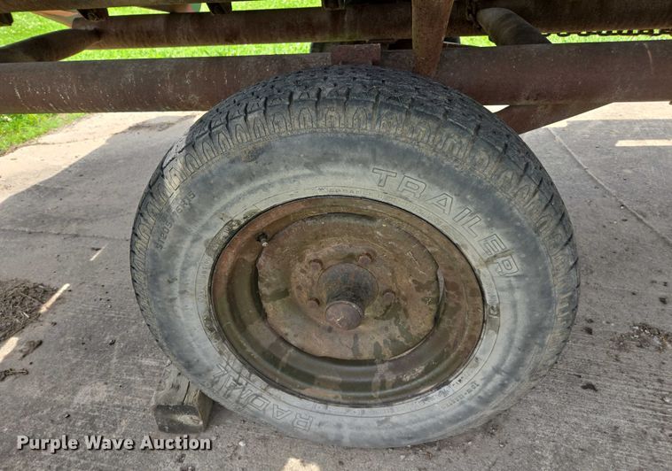 image for item DU7795 Massey Ferguson 1183 corn head