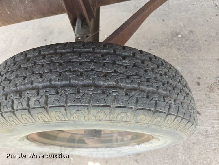 image for item DU7795 Massey Ferguson 1183 corn head