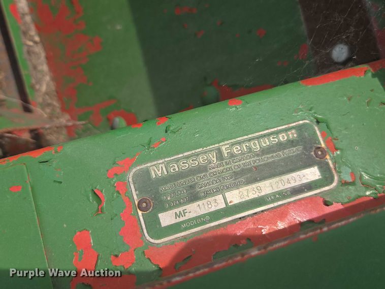 image for item DU7795 Massey Ferguson 1183 corn head