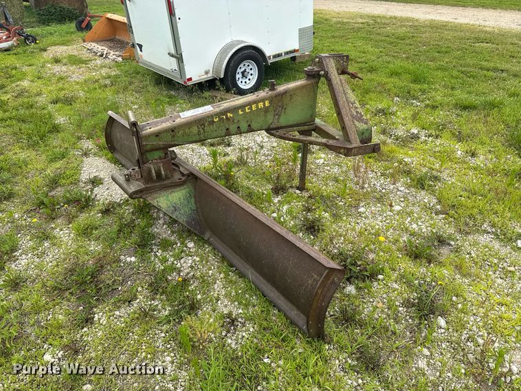 image for item DU7821 John Deere E0115 3 point blade