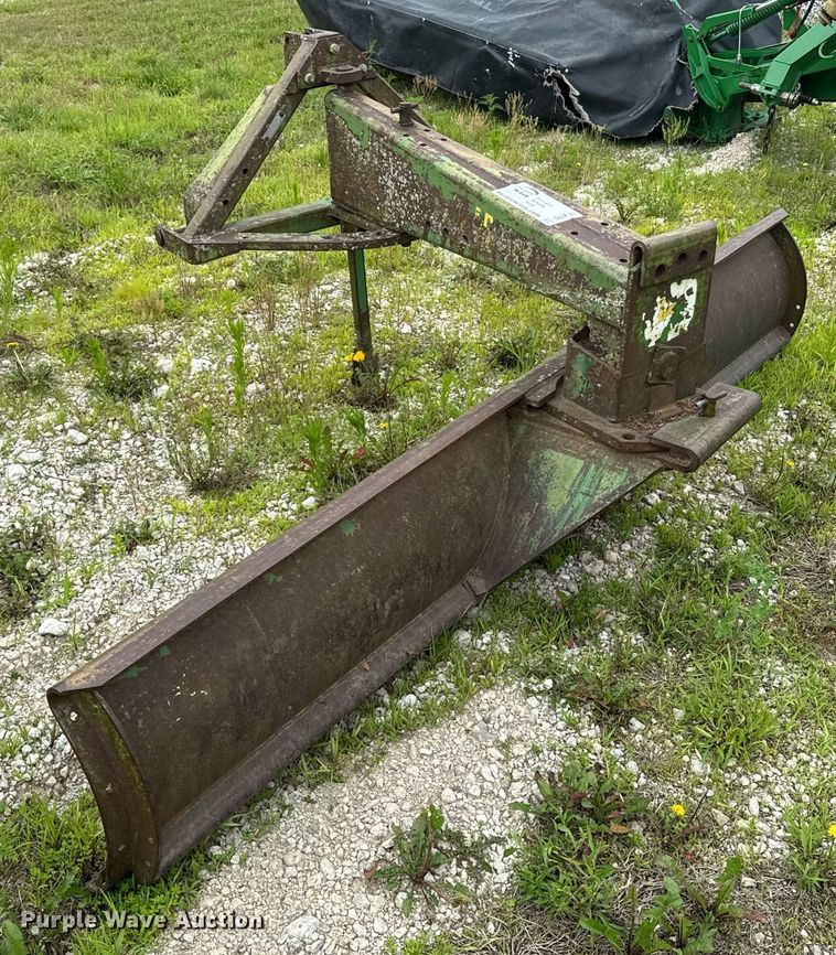 image for item DU7821 John Deere E0115 3 point blade