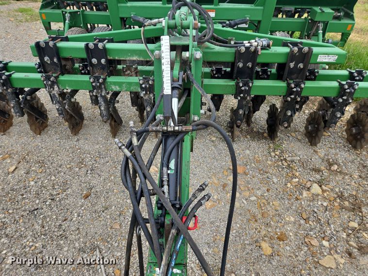 image for item DU7826 Great Plains CPH-1595 34 grain drill