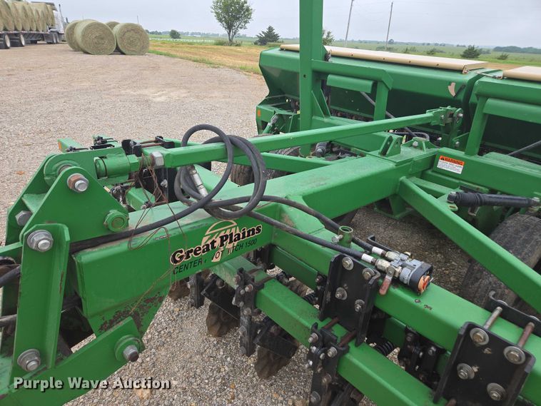 image for item DU7826 Great Plains CPH-1595 34 grain drill