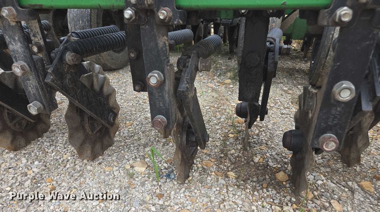 image for item DU7826 Great Plains CPH-1595 34 grain drill