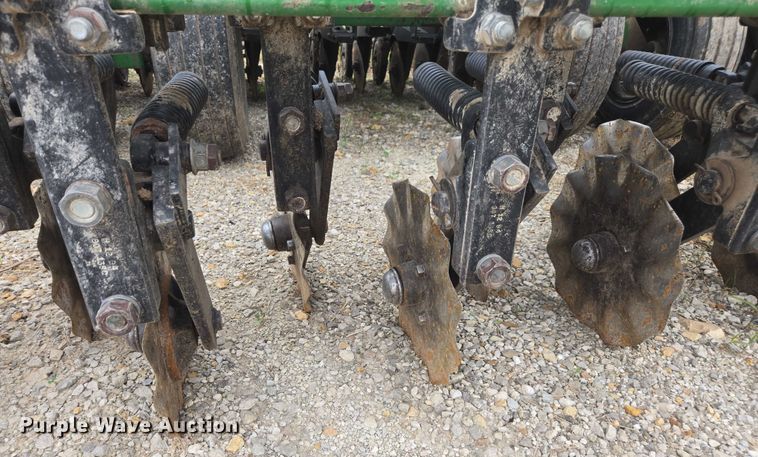 image for item DU7826 Great Plains CPH-1595 34 grain drill