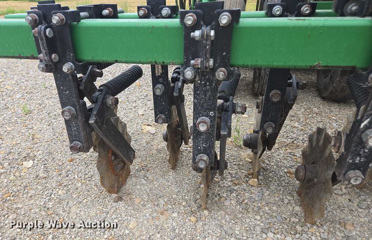 image for item DU7826 Great Plains CPH-1595 34 grain drill