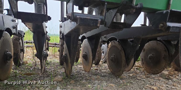 image for item DU7826 Great Plains CPH-1595 34 grain drill