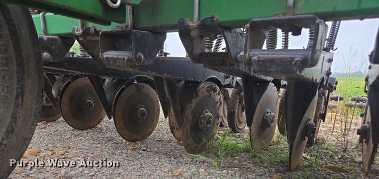 image for item DU7826 Great Plains CPH-1595 34 grain drill