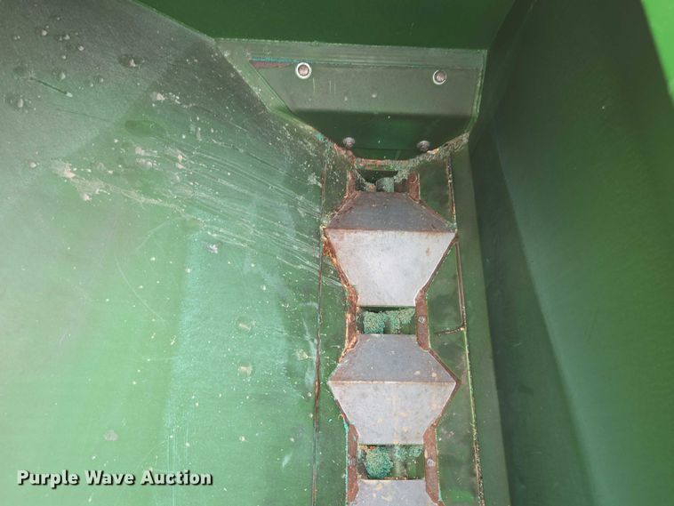 image for item DU7826 Great Plains CPH-1595 34 grain drill