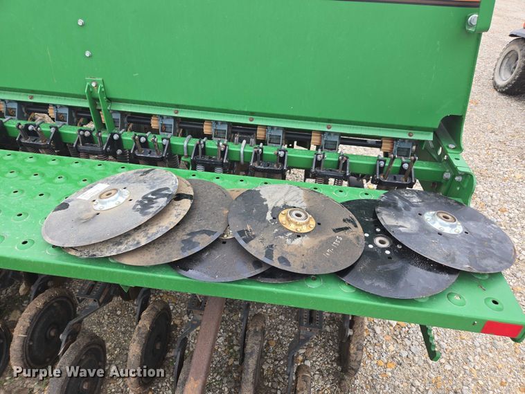 image for item DU7826 Great Plains CPH-1595 34 grain drill