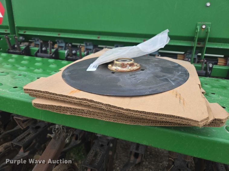 image for item DU7826 Great Plains CPH-1595 34 grain drill