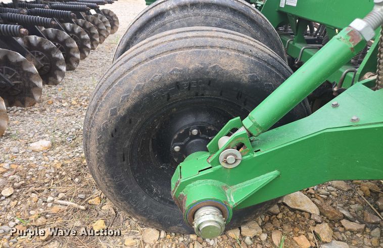 image for item DU7826 Great Plains CPH-1595 34 grain drill