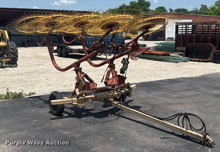 image for item DU9793 Tonutti Rake Trolley hay rake