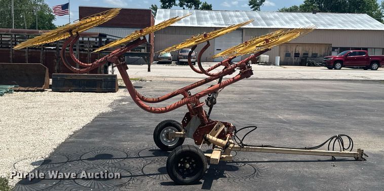 image for item DU9793 Tonutti Rake Trolley hay rake