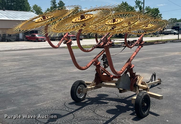 image for item DU9793 Tonutti Rake Trolley hay rake