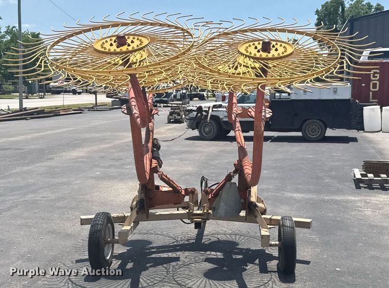 image for item DU9793 Tonutti Rake Trolley hay rake