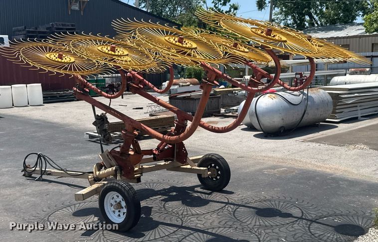 image for item DU9793 Tonutti Rake Trolley hay rake