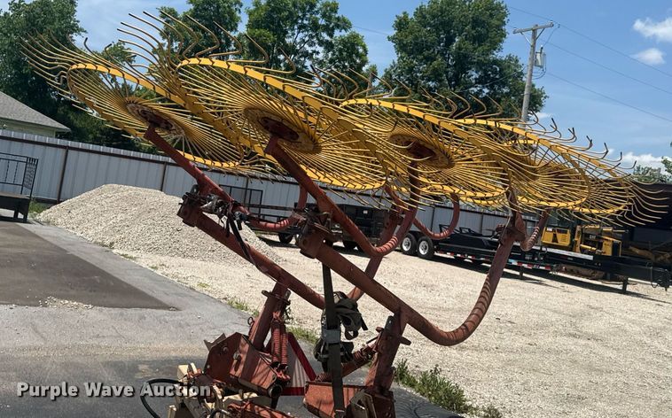 image for item DU9793 Tonutti Rake Trolley hay rake