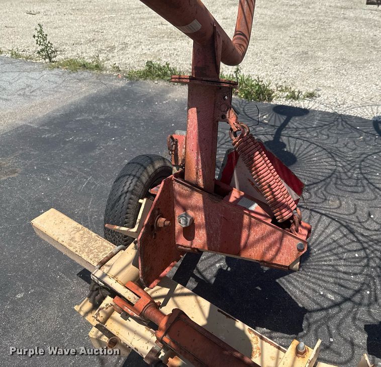 image for item DU9793 Tonutti Rake Trolley hay rake