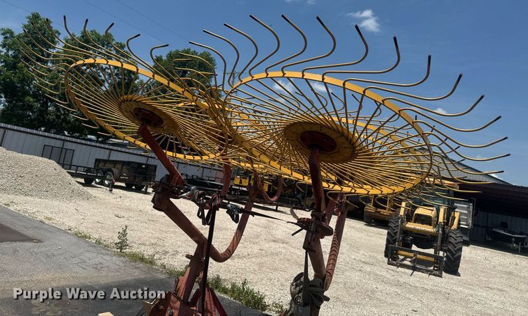 image for item DU9793 Tonutti Rake Trolley hay rake