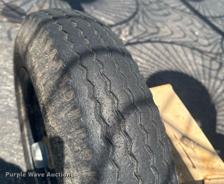 image for item DU9793 Tonutti Rake Trolley hay rake