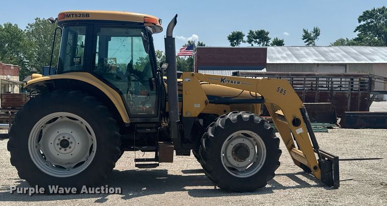 image for item DU9794 2004 Challenger MT525B MFWD tractor